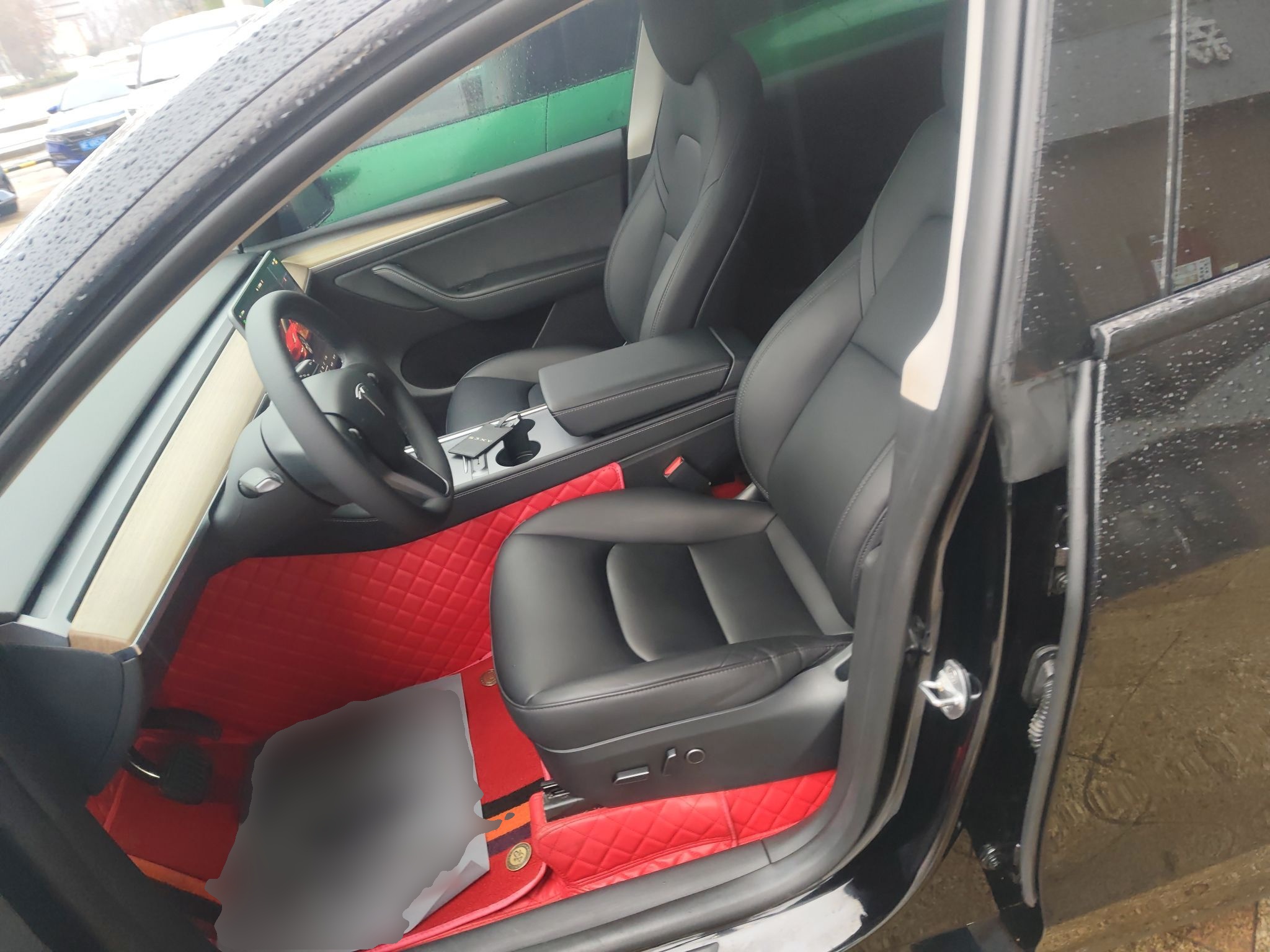 Переднее сиденье в автомобиле