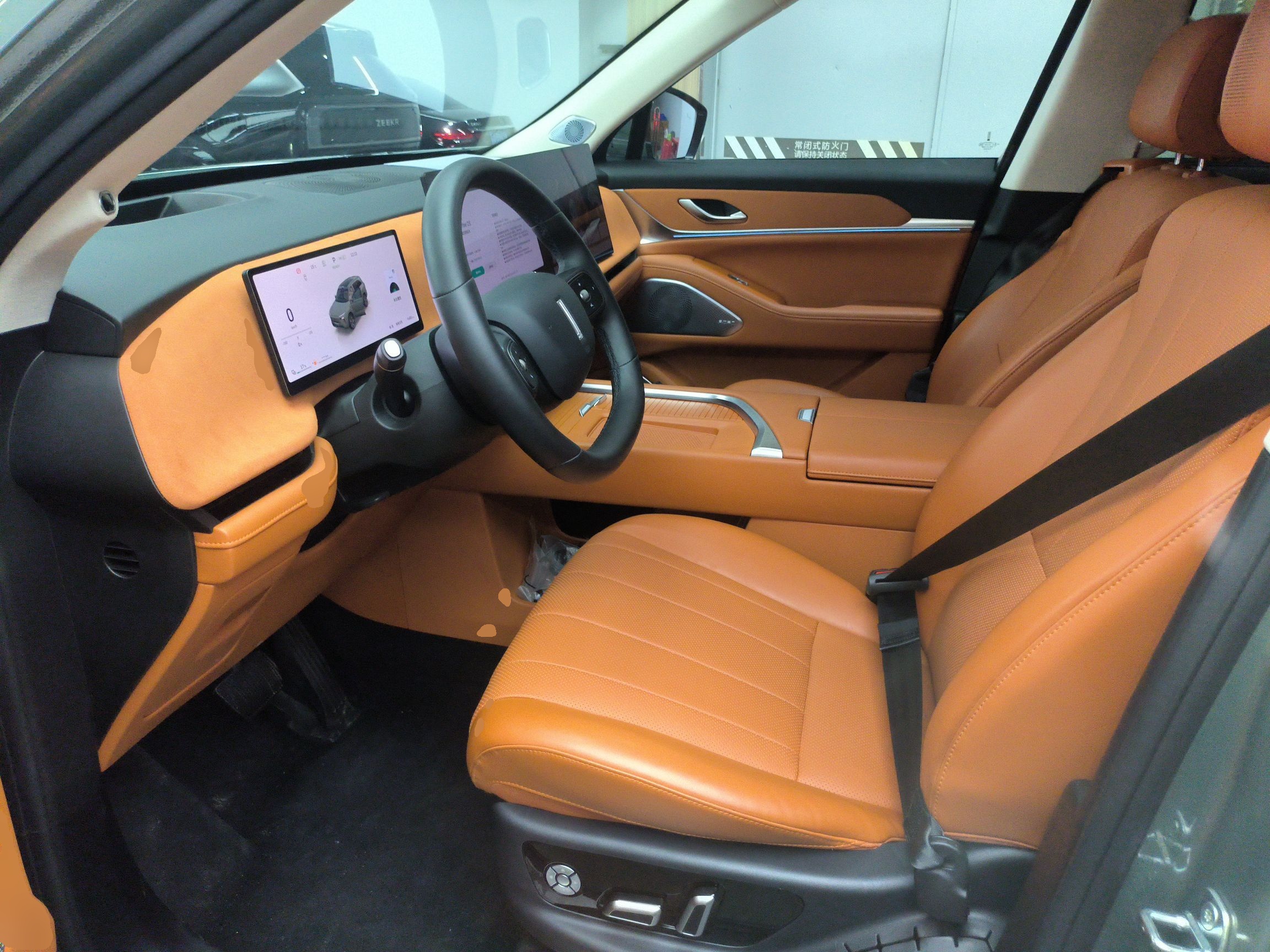 Переднее сиденье в автомобиле