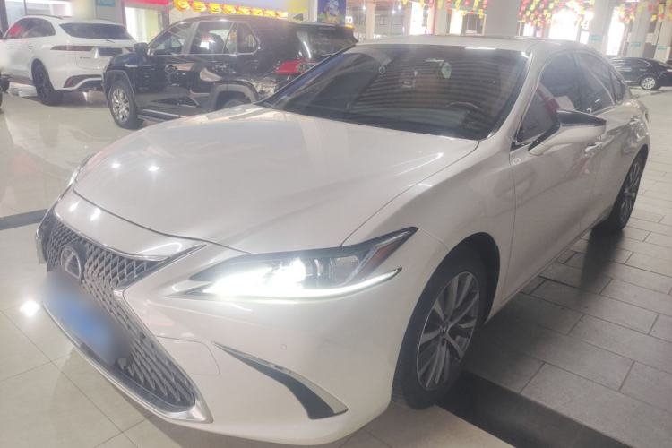 Used Lexus ES 2020 300h Premier Edition