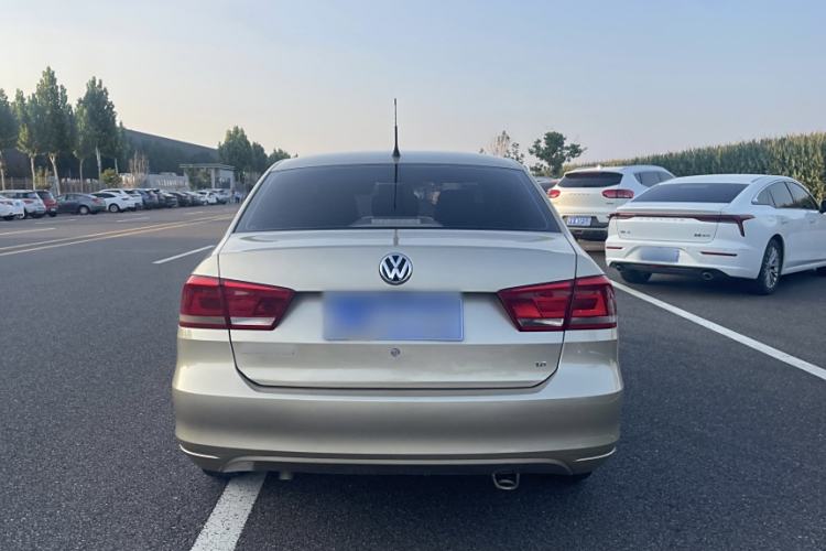 Used Volkswagen Santana 2013 1.6L Automatic Fashion Edition Exterior 4