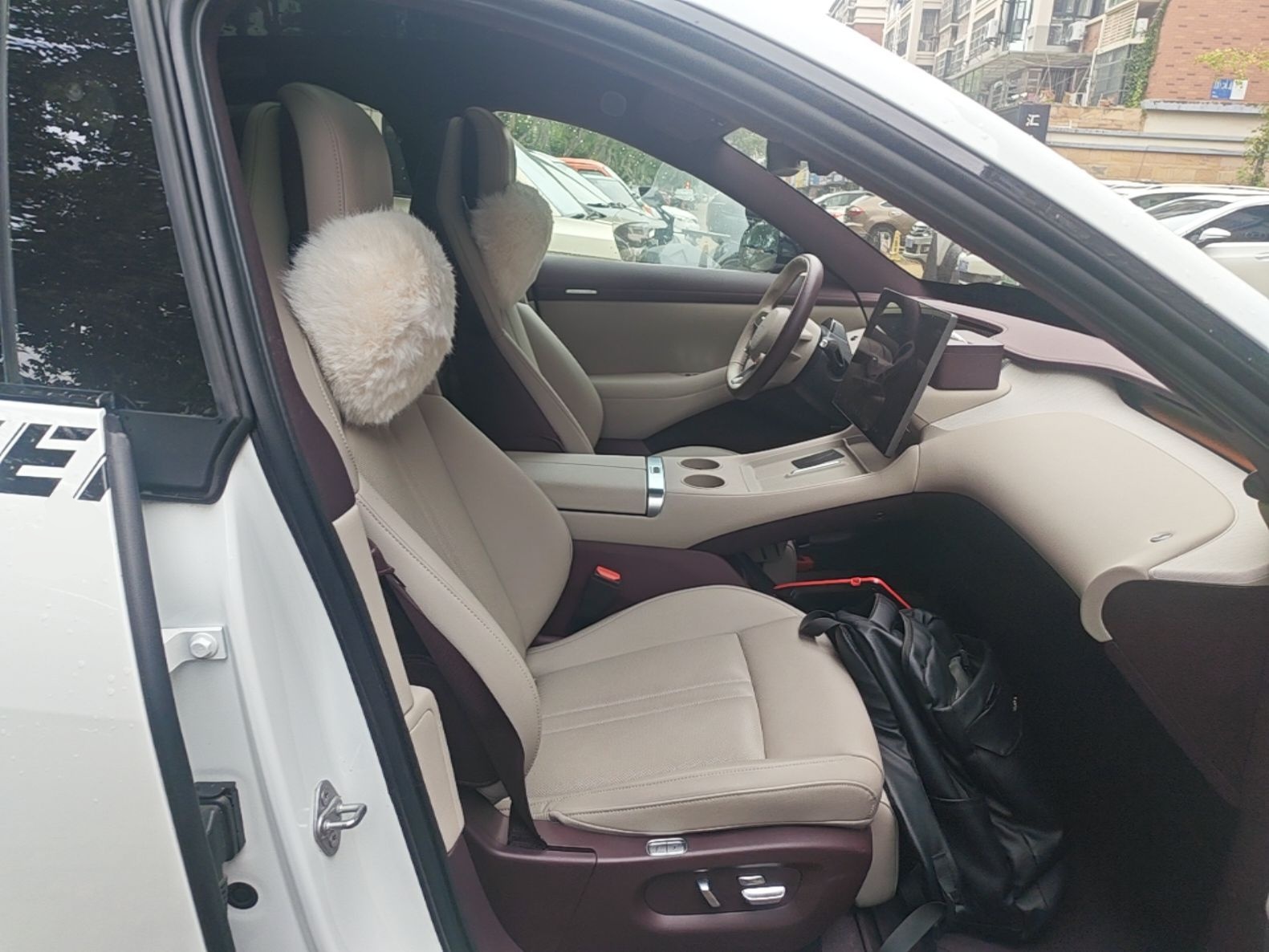 Xiaomi Auto YU7 2025 Ultra-Long Range All-Wheel Drive Pro Version — снимка 19