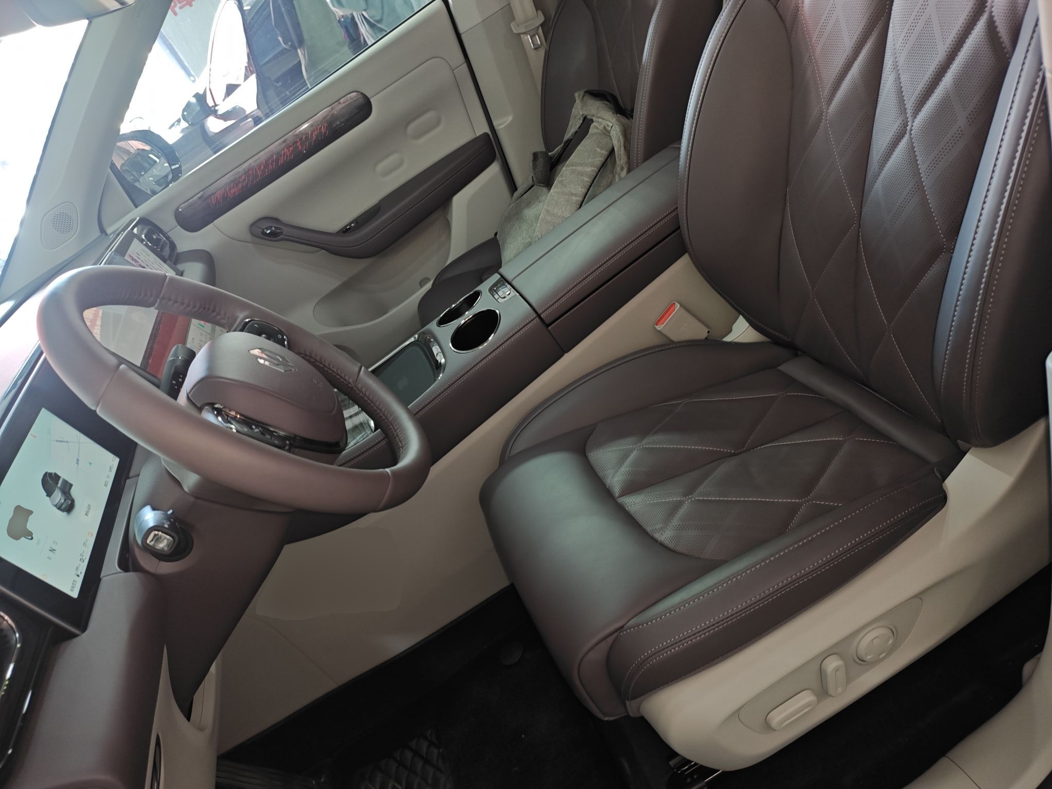 Переднее сиденье в автомобиле