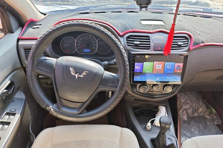 Used Wuling Hongguang 2014 1.5L S Standard Version Steering Wheel