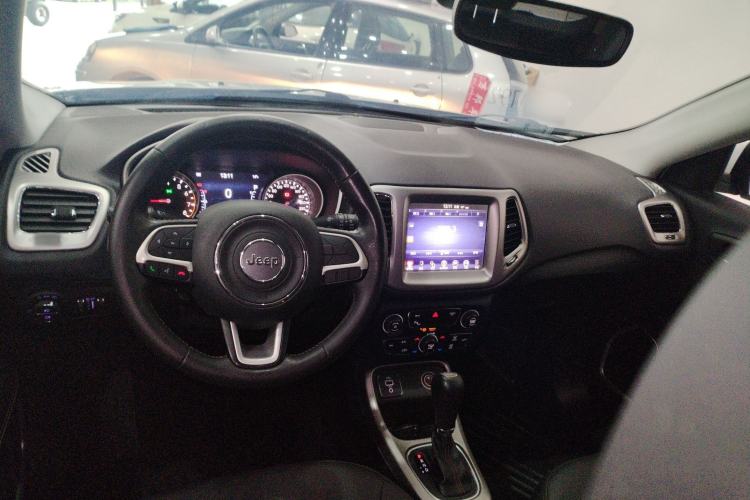 Used Jeep Compass 2017 200T Automatic Family Edition
