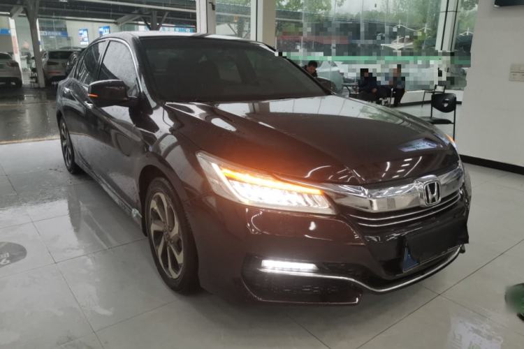 Used Honda Accord 2016 2.4L Luxury Edition Front Right 45 Deg