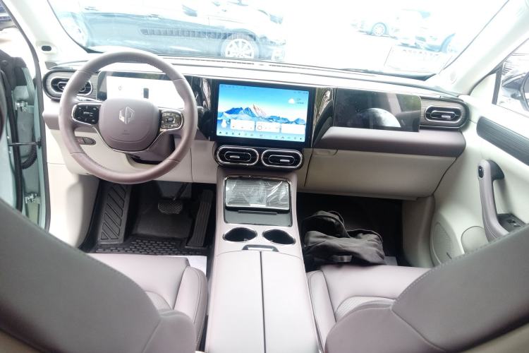 Used Leapmotor C11 2023 Pure Electric 500 Smart Edition Center Console