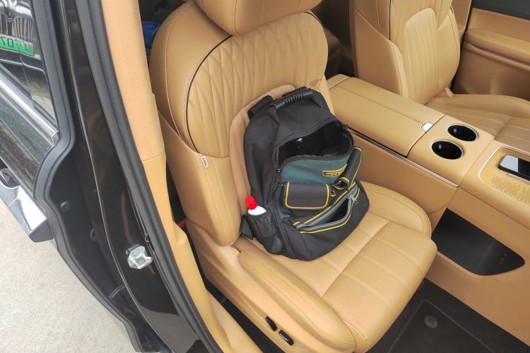 Used VOYAH Dream 2025 PHEV Four-Wheel-Drive Flagship Kunpeng Edition Right Front Seat