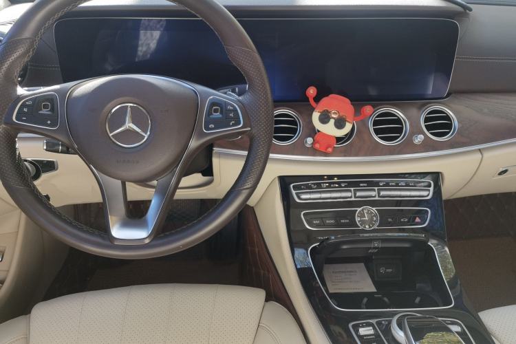 Used Mercedes-Benz E-Class 2016 E 200 L Center Console