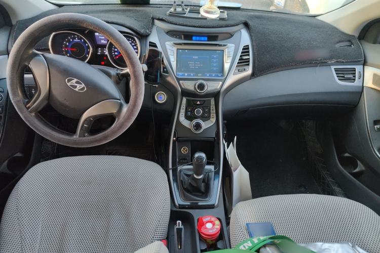 Used Hyundai Elantra (5th Generation / Langdong) 2015 1.6L Manual Leading Model Center Console