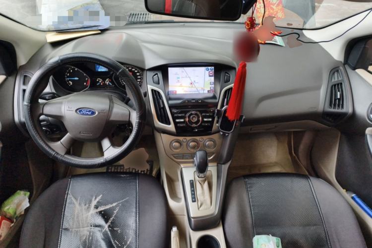 Used Ford Focus 2012 Sedan 1.6L Automatic Comfort Model Center Console