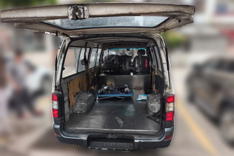 Used Jinbei Hiace 2011 2.0L 5th Generation Kuaiyunwang Luxury Edition 4G19 Trunk