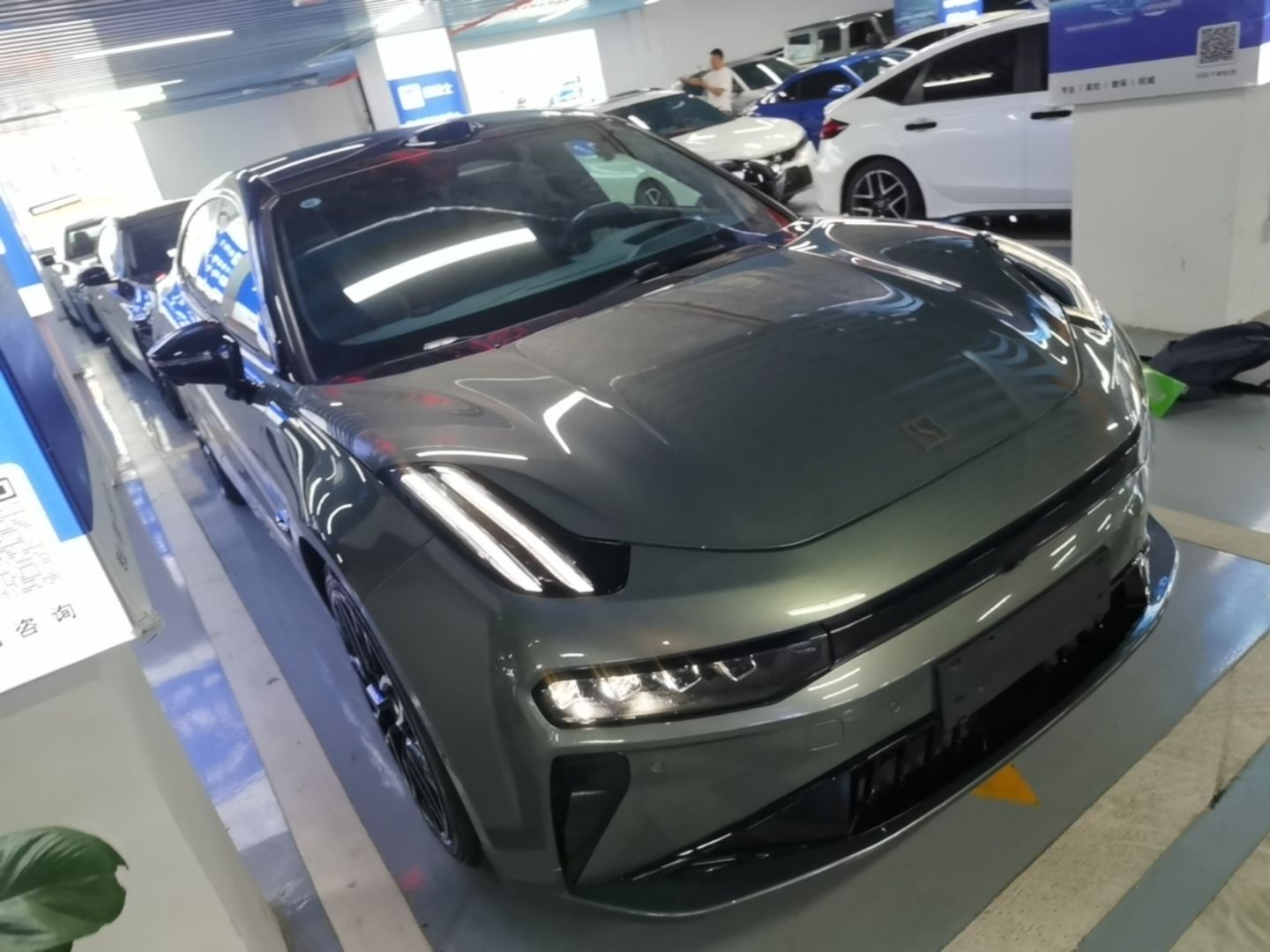 Zeekr 001 2024 YOU Edition 100 kWh All-Wheel Drive — снимка 3