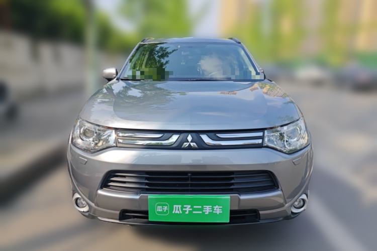 Used Mitsubishi Outlander 2013 2.4L 4x4 Luxury Navigation Edition 5 Seats Front