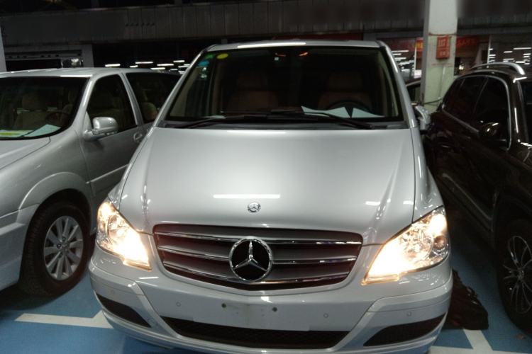 Used Mercedes-Benz Viano 2013 3.0L Comfort Edition Front