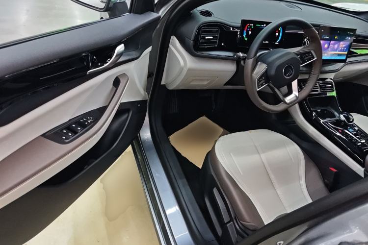 Used BYD Qin PLUS 2024 HONOR Edition DM-i 55KM Leading Model Driver Seat