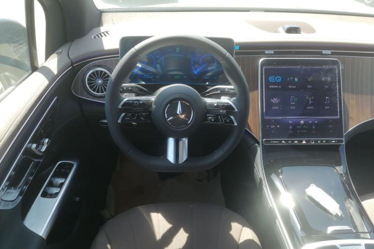 Used Mercedes-Benz EQE SUV 2024 500 4MATIC Pioneer Edition Steering Wheel
