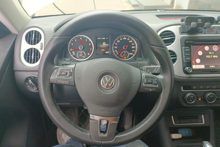 Used Volkswagen Tiguan 2015 1.8TSI Automatic All-Wheel-Drive Luxury Model Steering Wheel