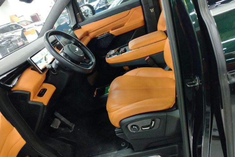 Used Geely Galaxy LEVC L380 2024 140-Degree 6-Seater All-Wheel-Drive Ultra