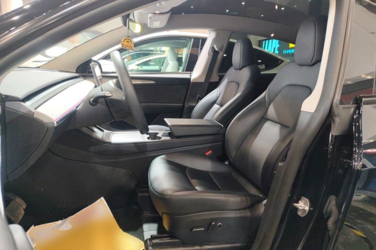 Used Tesla Model Y 2023 Long-Range All-Wheel-Drive Version Left Front Seat