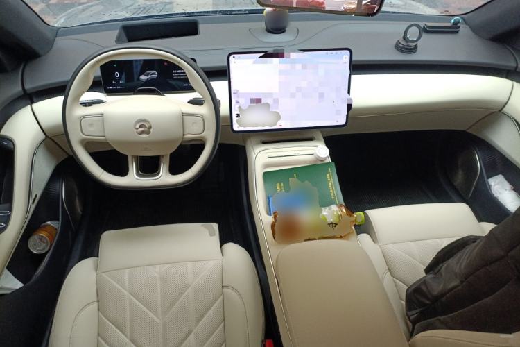 Used Nio ET5T 2025 75 kWh Touring Center Console