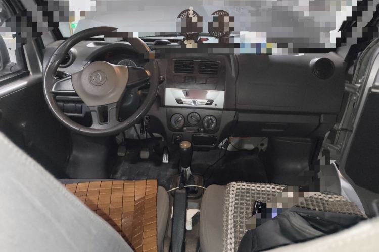 Used Dongfeng Xiaokang K07S 2016 1.2L Practical Version DK12-10 Center Console