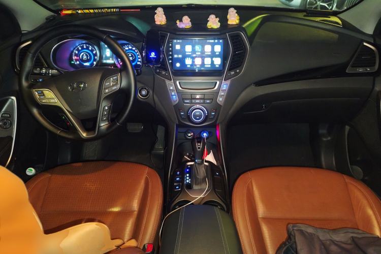 Used Hyundai Santa Fe 2013 Revised Version 2.4L Automatic All-Wheel Drive Luxury Trim