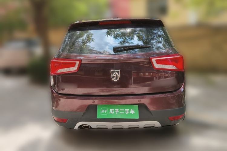 Used Baojun 560 2015 1.8L manual luxury version Rear