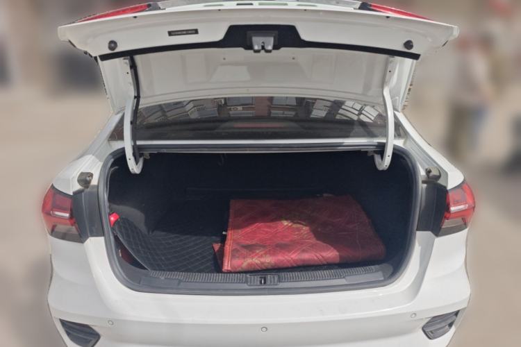 Used Roewe i5 2021 1.5L CVT Black Gold Edition
