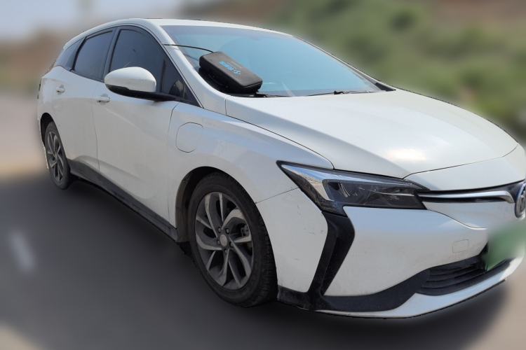 Used Buick Velite 6 2019 Connected Fashion Model Front Right 45 Deg