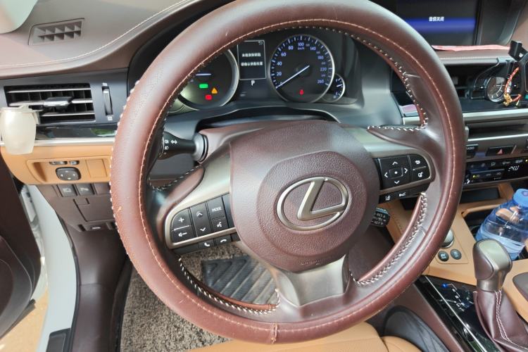 Used Lexus ES 2017 300h Mark Levinson Comfort Edition Steering Wheel