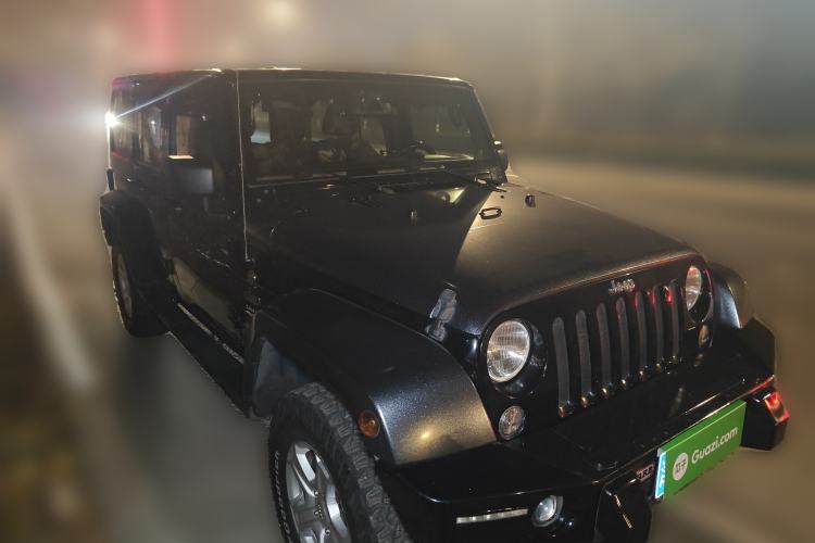 Used Jeep Wrangler 2014 2.8TD Sahara Four-Door Edition Front Right 45 Deg