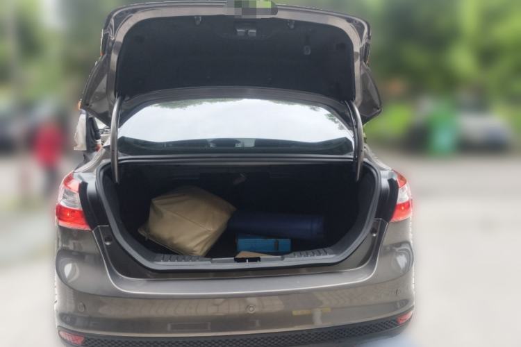 Used Ford Focus 2012 Sedan 1.6L Automatic Fashion Edition
