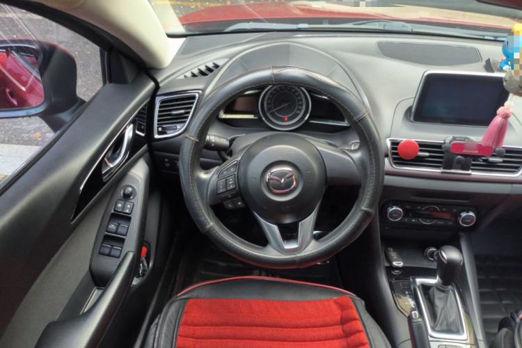 Used Mazda 3 Axela 2016 Sedan 1.5L Automatic Luxury Model