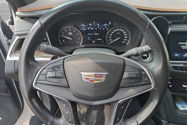 Used Cadillac XT5 2016 28T Four-Wheel-Drive Leading Model
