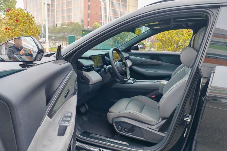 Used Lynk & Co 08 EM-P 2024 120km Long-Range Plus
