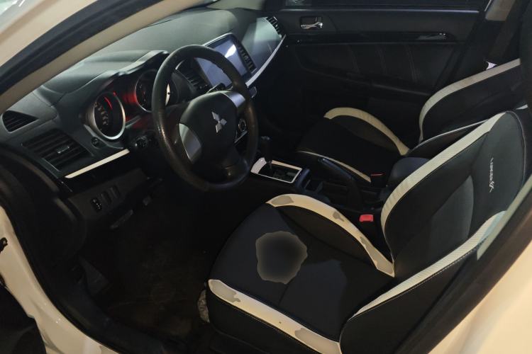 Used Mitsubishi Lancer EX 2016 1.8L CVT Black-and-White Retro Edition Left Front Seat