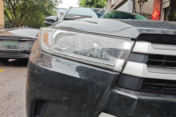 Used Toyota Highlander 2018 2.0T Two-Wheel Drive Elite Version 5 Seats China VI Standard Right Front Headlight