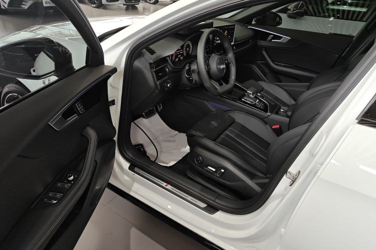 Used Audi A4L 2024 40 TFSI Luxury Dynamic Edition Driver Seat