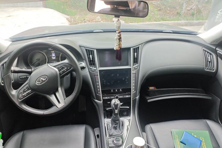 Used Infiniti Q50L 2018 2.0T Comfort Edition China VI Standard Center Console