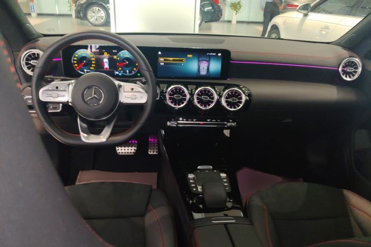 Used Mercedes-Benz CLA 2022 Refreshed CLA 200 Shooting Brake Center Console