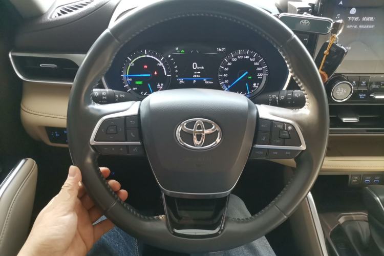 Used Toyota Highlander 2022 Dual-Engine 2.5L Four-Wheel Drive Prestige Version 7 Seats Steering Wheel
