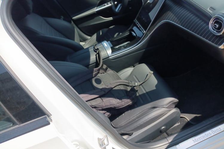 Used Mercedes-Benz C-Class 2024 Facelifted C-Class 260 L Night Edition Sports Version Right Front Seat