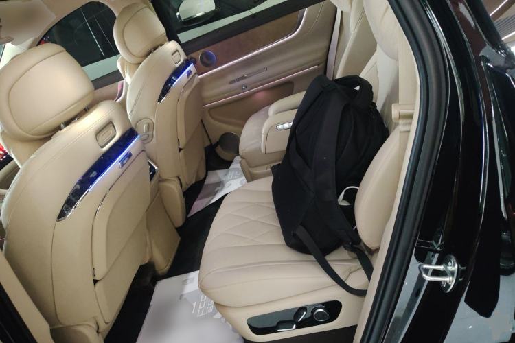 Used Hima AITO M9 2024 Range-Extended Ultra Version 52 kWh 6-Seater Model Left Rear Seat