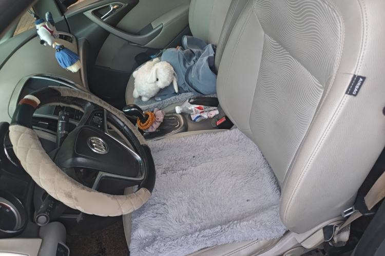 Used Buick GT 2010 XT 1.6L Automatic Fashion Edition Left Front Seat