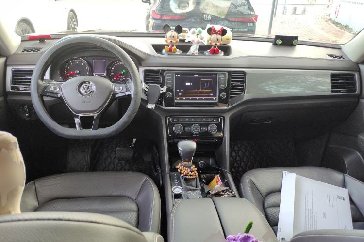 Used Volkswagen Teramont 2017 530 V6 Four-Wheel Drive Luxury Edition Center Console