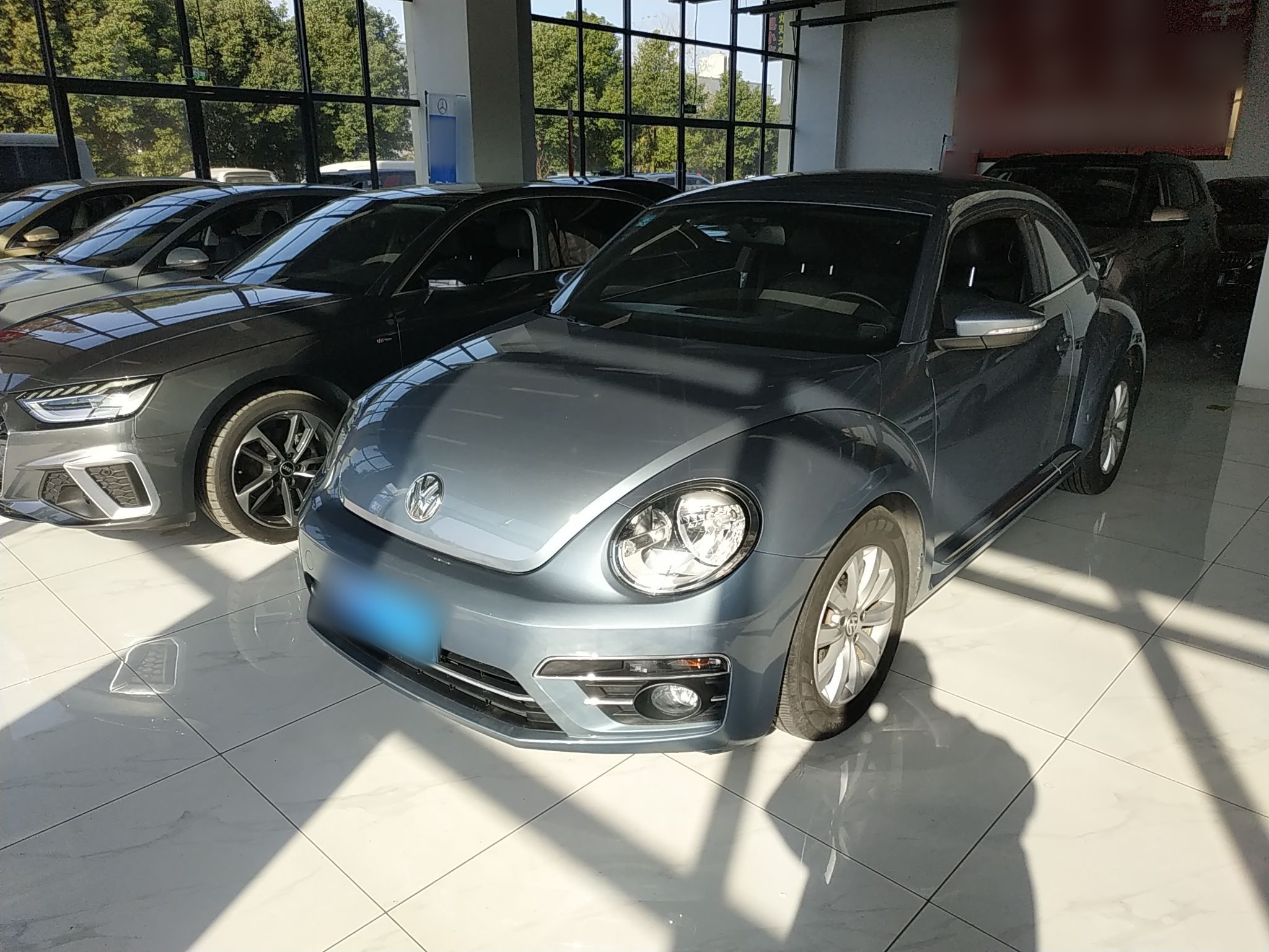 تحت مقدمة السيارة