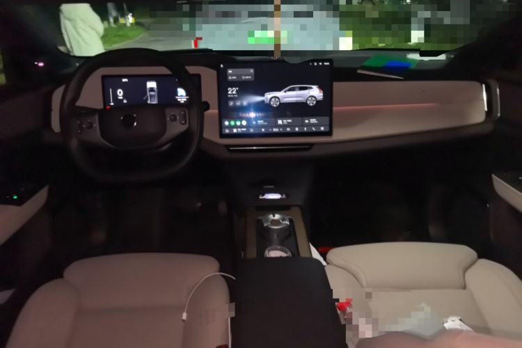 Used Volvo XC70 Plug-in Hybrid 2026 Model Four-Wheel Drive Long-Range Plus Center Console