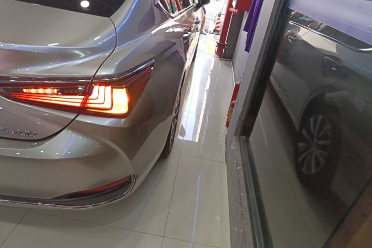 Used Lexus ES 2020 200 Excellence Edition
