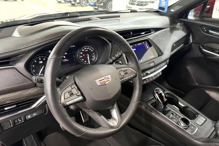 Used Cadillac XT4 2022 28T Four-Wheel Drive Platinum Edition
