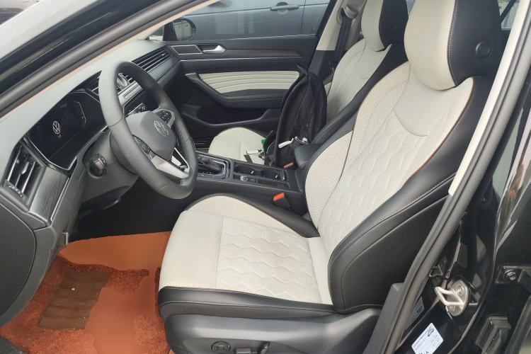 Used Volkswagen Magotan 2026 30 Million Vehicles Selected Model 380TSI DSG Luxury Edition Left Front Seat